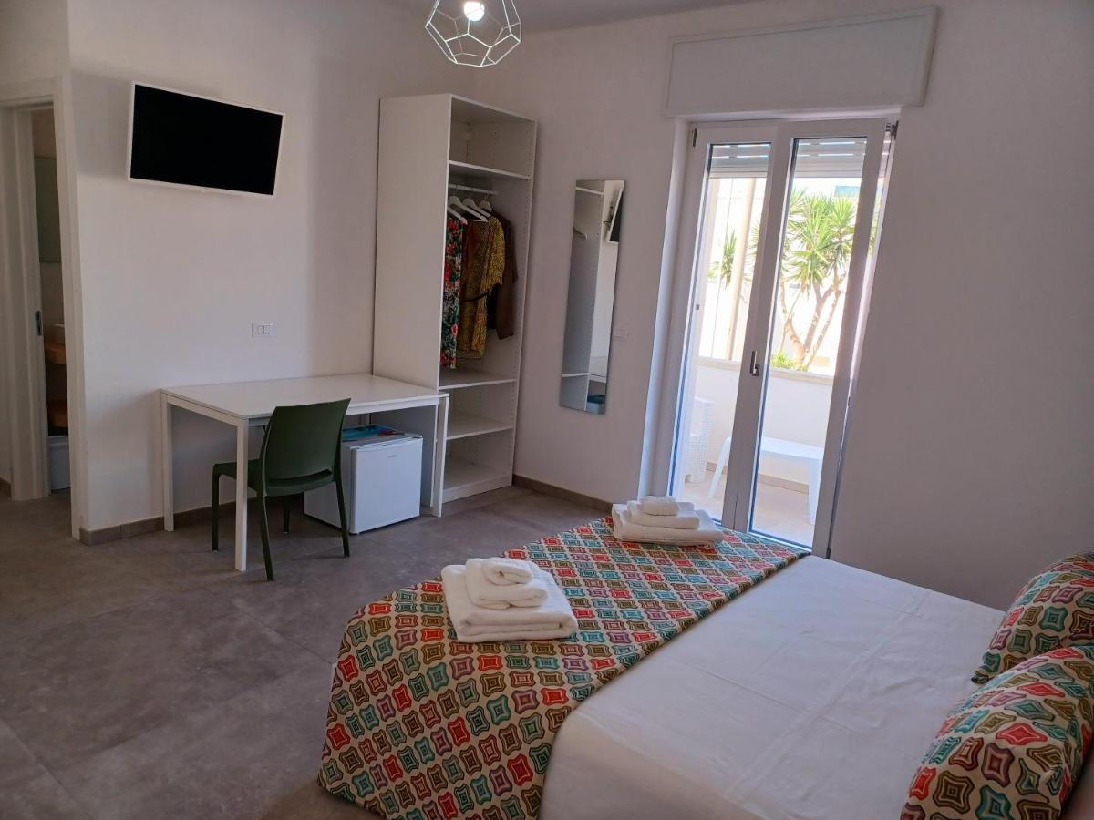 House Salento Central Rooms トッレ・サン・ジョヴァンニ・ウジェント エクステリア 写真