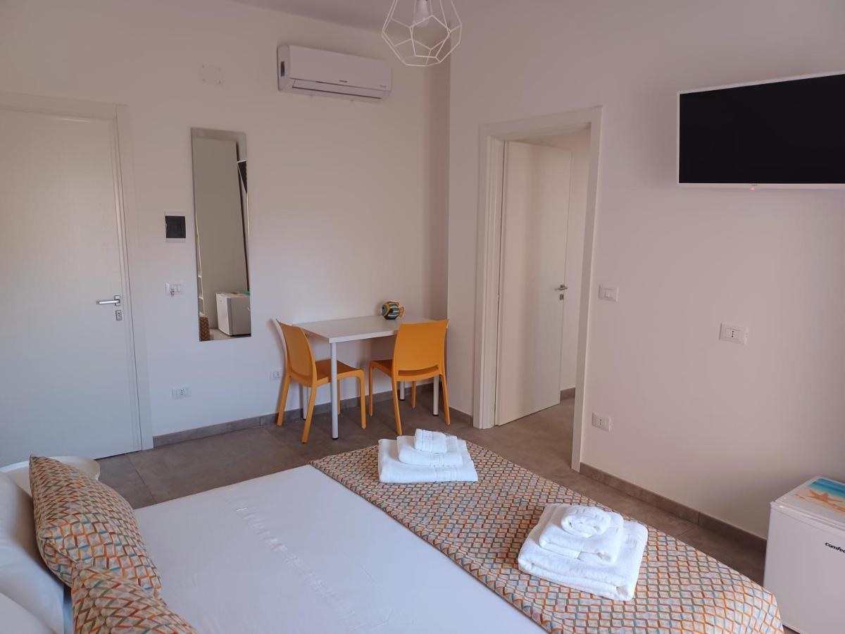 House Salento Central Rooms トッレ・サン・ジョヴァンニ・ウジェント エクステリア 写真